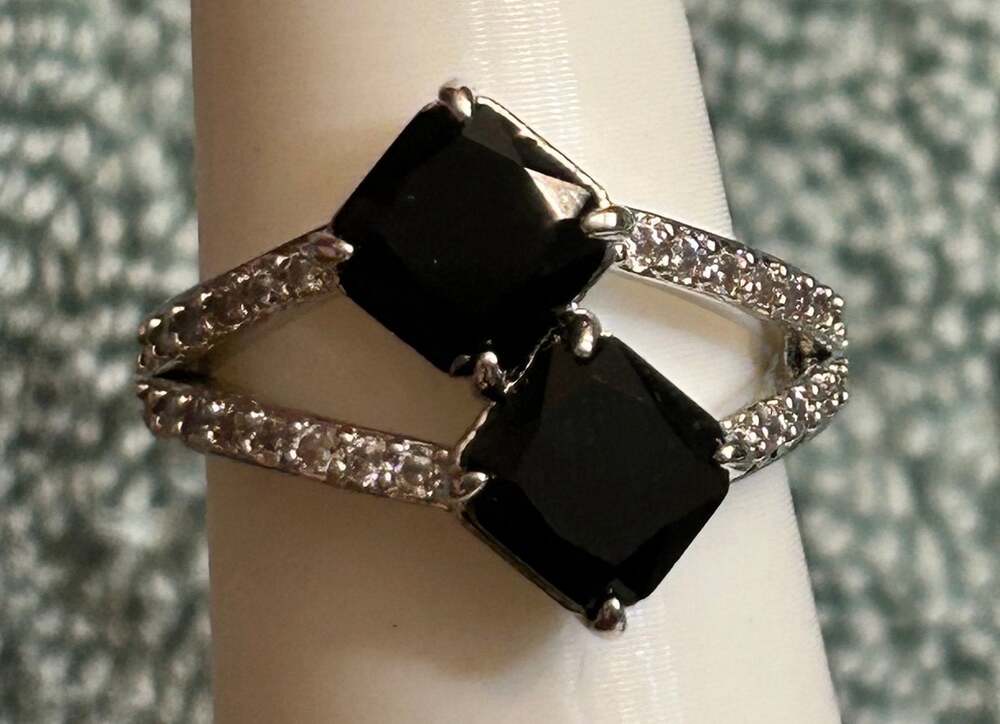Bomb Party - Fearless Facets  Size 7 Ring. RG14260